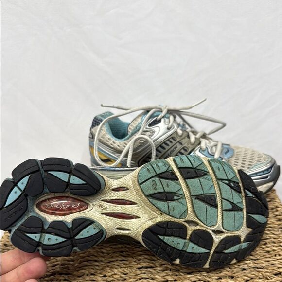 Saucony Triumph 6 Women's Gray and Blue Running Shoes sz 6.5 - Picture 4 of 4
